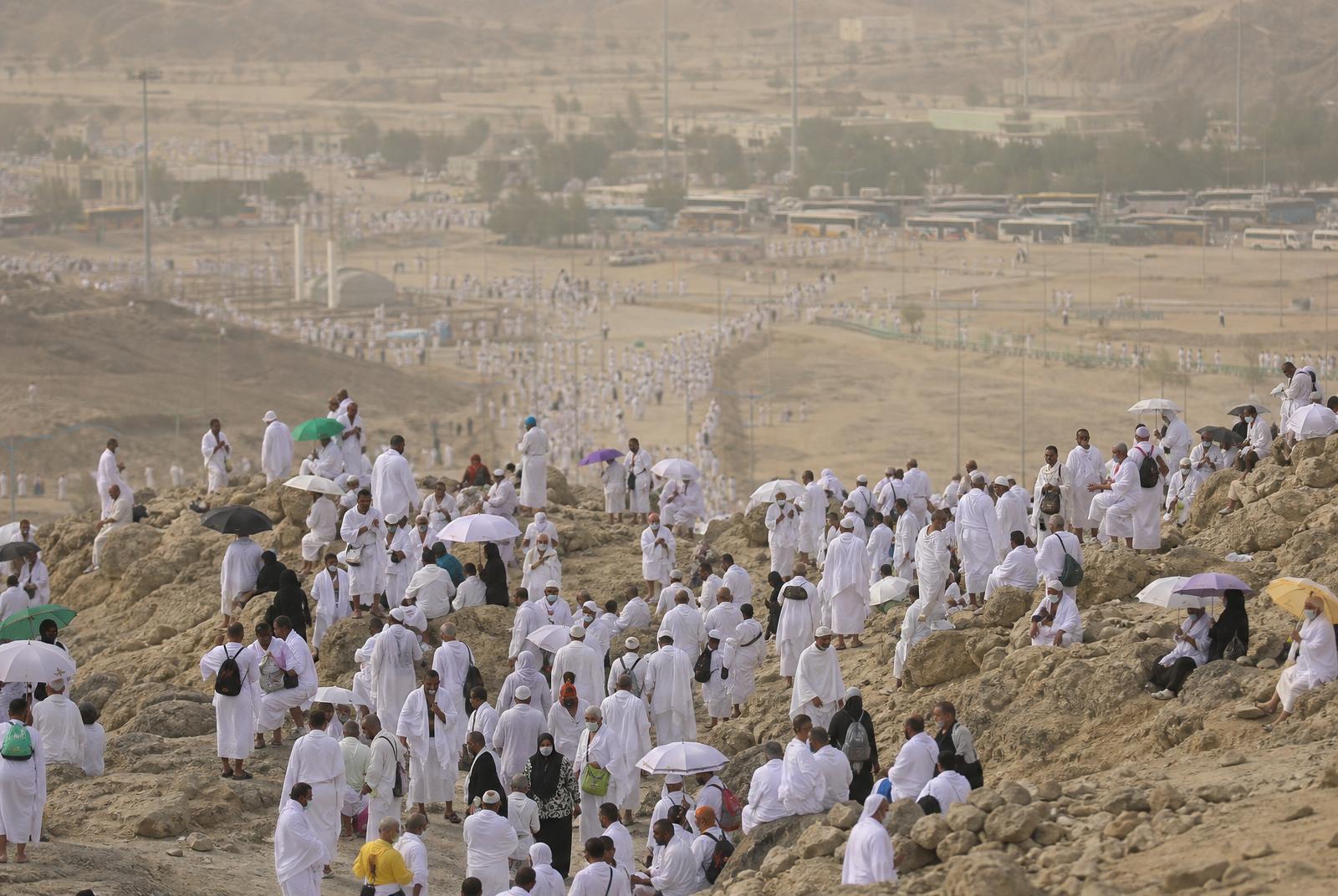 Pilgrims gathered on the plain of Arafat