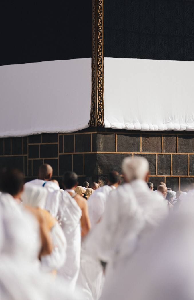 Pilgrims in ihram beside the Kaaba