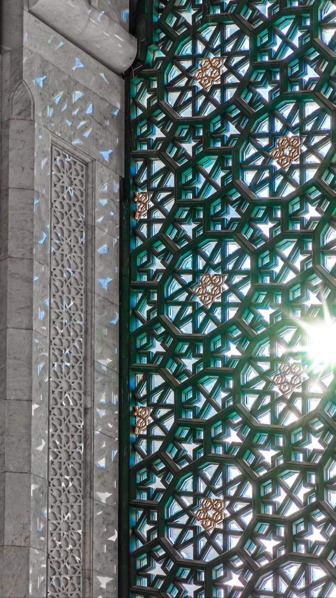 Sunlight through a geometric lattice screen