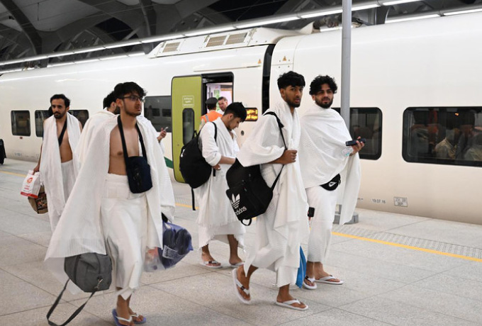 ibadah-islamic-travel-high-speed-train-02